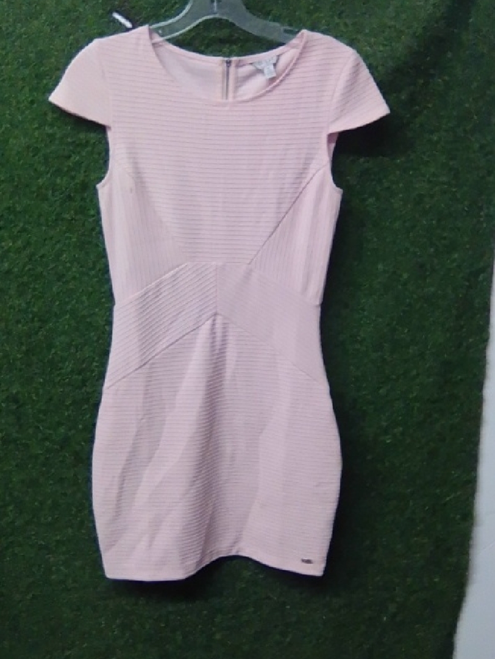 Guess Light Pink Textured Cap-Sleeve Sheath Dress